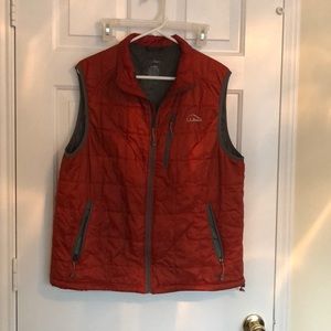 Men’s L.L. Bean primaloft stowaway vest